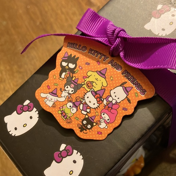 🎀Hello Kitty Halloween hand painted salt & pepper shakers set NWT - Picture 9 of 9